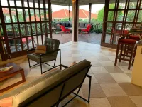 Spacious detached villa for 6 people on the beach of Blue Bay Curacao