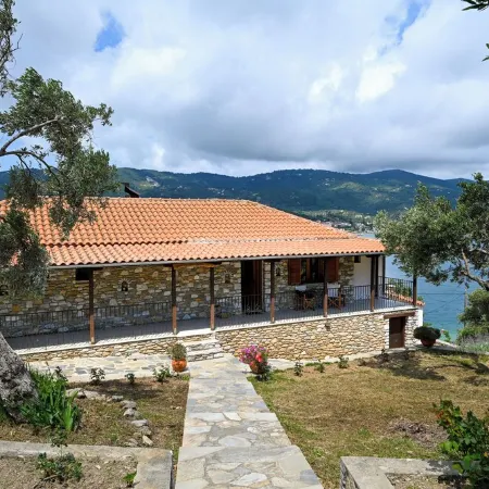 Villa With Private Pool in Front of the Sea - 20 meters from the sea.