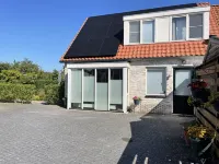 Enjoy a luxury holiday home, close to the IJsselmeer and beach
