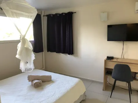 Superb apartment with garden and private pool, close to the sea Отели рядом с достопримечательностью «Grande Baie»