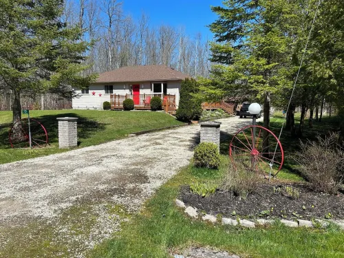 Welcome to Red door cottage! Sauble Beach!
