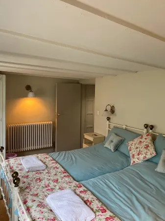 Little Monmouth, Lyme Regis Old Town, 4 bed, parking, pet friendly Отели в г. Лайм-Регис