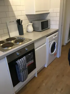 Stunning studio apartment Hotels in Molesey