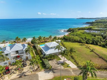 Beachfront Luxury Villa: 3BR, 3.5BA,Gazebo,Pool, Secluded Beach, Gated Community