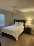 Newly renovated!! Oxford Condo - Old Taylor Place - Walk to Square and Campus