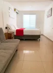 Spacious Villa Pool/Patio/Garden min from the Beach. H speed internet