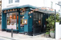 Brighton Beach Apartment  Parking Free on-Site & EV Charger