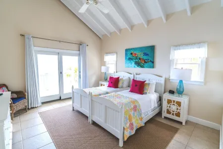 SPECTACULAR OCEAN FRONT VILLA Отели рядом с достопримечательностью «Парк Магенс Бэй»