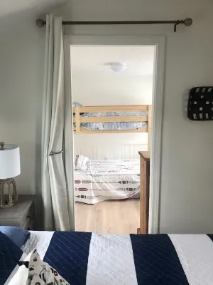 Sea Breezy Vacation House, Unit 2 - 5 min WALK to beach!! Hotels near Blue Ocean