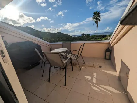 Serenity at Gentle Winds Отели рядом с достопримечательностью «Salt River Bay»