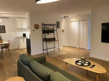 ENTIRE 1 BEDROOM APARTMENT by UW RESEARCH PARK
