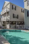 Feels like home! This spacious & cozy beach house is a short walk to the beach! - Uima-altaat