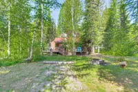 Hungry Horse Cabin w/ Gas Grill, Near Glacier! Hotels in Hungry Horse