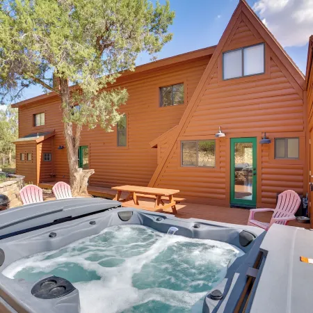 Hot Tub and Mtn View Dog-Friendly Payson Getaway!