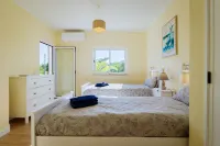 Top renovated townhouse with pool and sea access Hotels near Vilalara Longevity Thalassa & Medical Spa