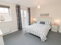 Sunny Bay Hotels near Filey Bird Garden and Animal Park