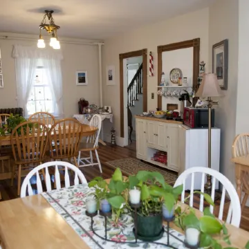 Candlebay Inn