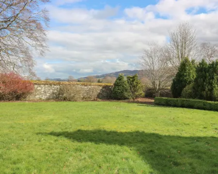 Sweetpea Cottage Hotels in Biggar