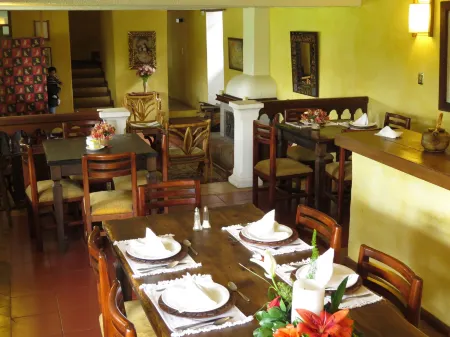 Las Palmeras Inn Отели рядом с достопримечательностью «Cuicocha Centro»