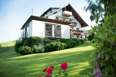 Pension Irlingerhof Отели рядом с достопримечательностью «Red Bull Headquarters»