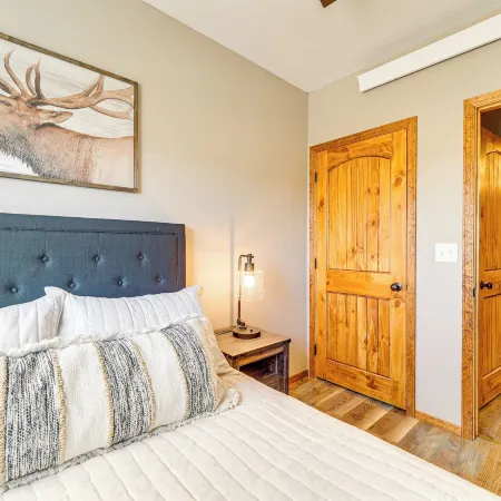 3 Mi to Trails: Secluded Eagar Cabin w/ Mtn Views!