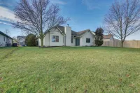 Tranquil Fort Wayne Home 7 Mi to Downtown - parking