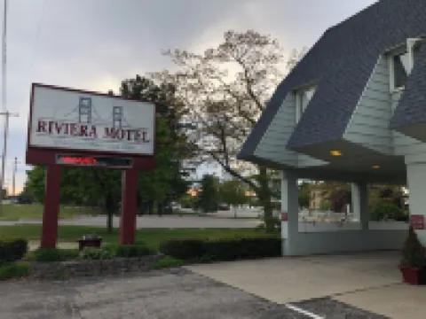 Riviera Motel Отели в г. 