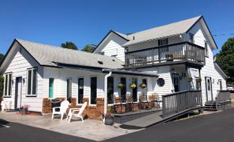 Harbor's Edge Motel