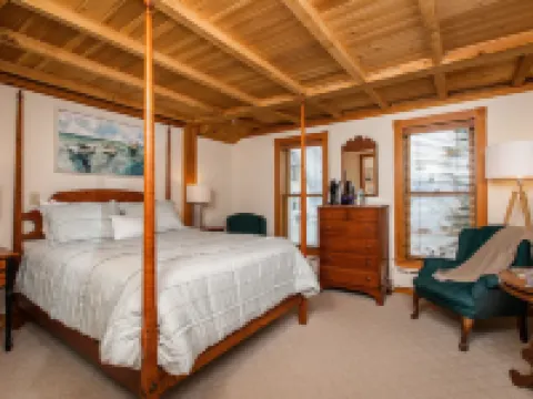 Spouter Inn Bed & Breakfast Hotels in Lincolnville