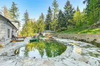 Hike & Explore: Guest Suite w/ Deck in Issaquah