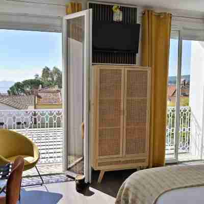 Hôtel La Petite Bohème - Restaurant - Piscine - Le Lavandou Rooms