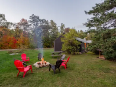 Adk Trail Inn Hotels in Keene