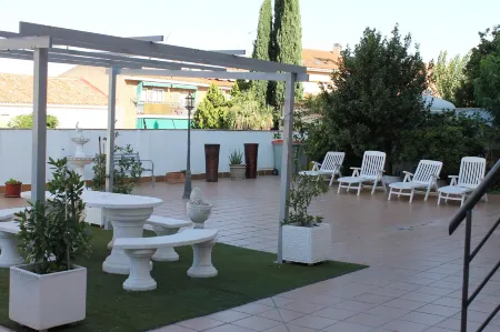 Hotel Barajas Plaza Отели рядом с достопримечательностью «Puesta De Sol Paracuellos-Torres Madrid»