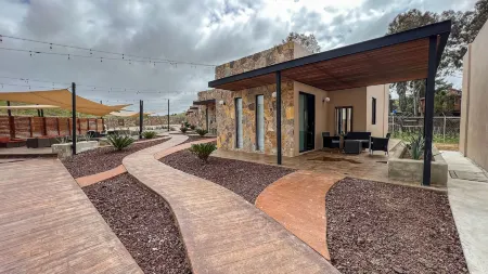 Catrina Отели рядом с достопримечательностью «Adobe Guadalupe Vineyards & Inn Aztec Breeding Farm»