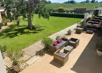 Hôtel le Mas des Ponts d'Arles Hotels in Fourques