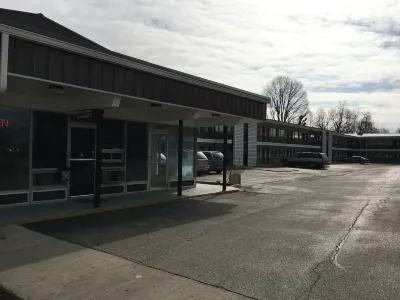 University Lodge Motel Hotels near Buffalo Trace Distillery