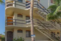 Walk to the Beach - BEAUTIFUL Spacious 2 BD Condo