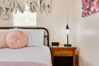 Cottage w/ Furnished Deck: 1 Mi to Dtwn Craig!