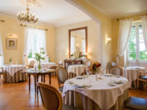 Logis Hôtel Restaurant Château Bellevue Hotels in Gers