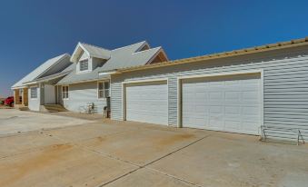 Lamesa Vacation Rental w/ Covered Patio & Fire Pit