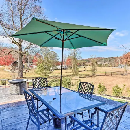 Tiny Home Retreat w/ Fire Pit ~ 3 Mi to Lake!