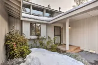 Modern Sunriver Home w/ Hot Tub: Ski, Hike & Bike! - Spa