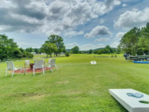 Norfork Studio Escape Walk to White River! Hotels in Baxter County
