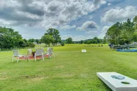 Norfork Studio Escape Walk to White River!