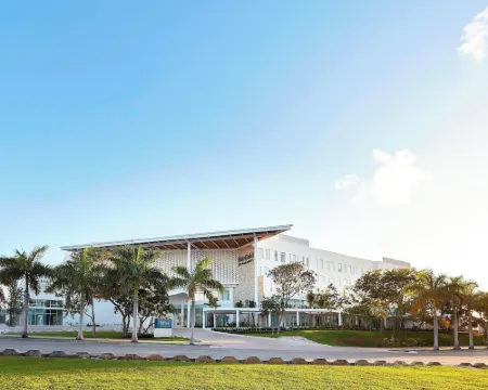 フェアフィールド イン＆スイーツ バイ マリオット カンクン エアポート ベニート・ファレスのホテル