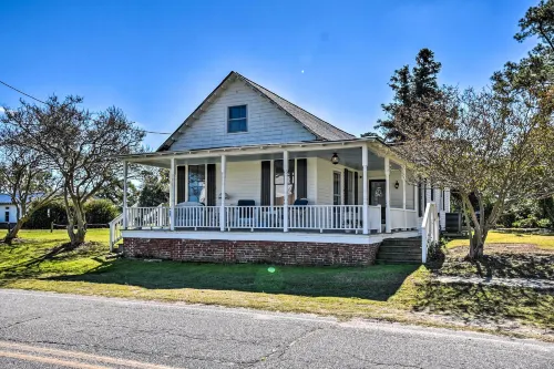 Cozy Currituck Home w/ Fire Pit Near Ferry! - Wifi
