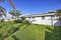 Pet-Friendly Daytona Beach Home, Walk to the Ocean