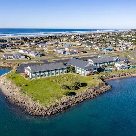Waldport Bayfront Hotel & Restaurant