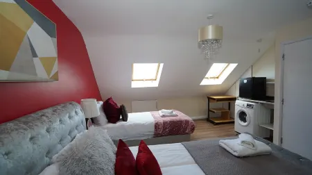 59B Comfortable 3 Bedroom House by Easy 2 Manage Отели рядом со станцией Станция Хитроу-Терминал 5