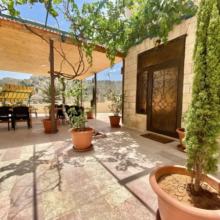 Villa Mira Guesthouse 1 - Downtown Central Amman - Al Diyrih